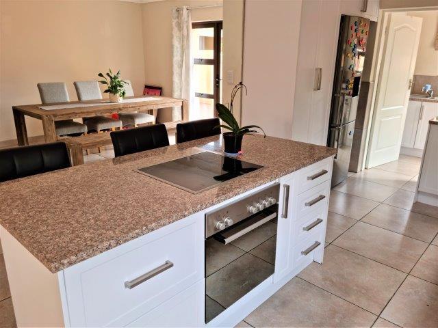 To Let 4 Bedroom Property for Rent in Melodie North West